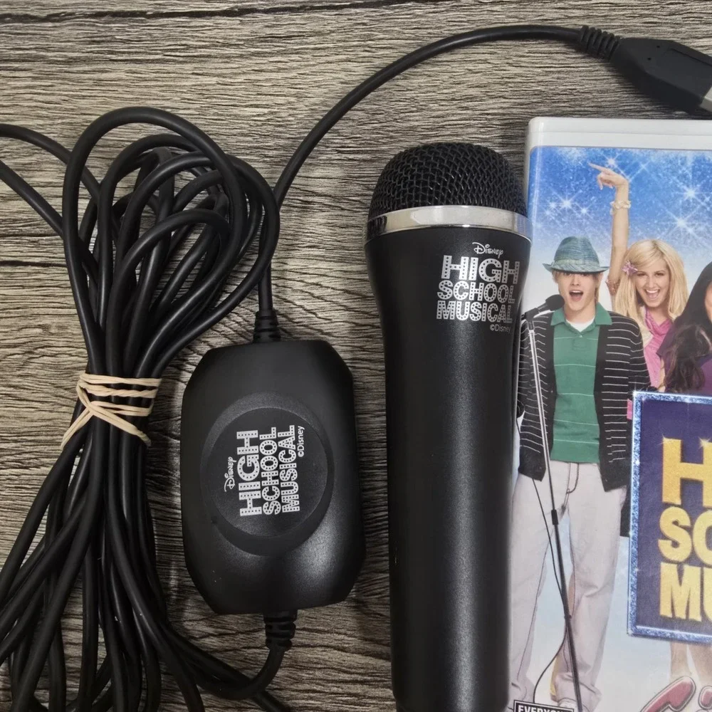 High School‎ Musical: Sing It Bundle with Microphone - Nintendo Wii